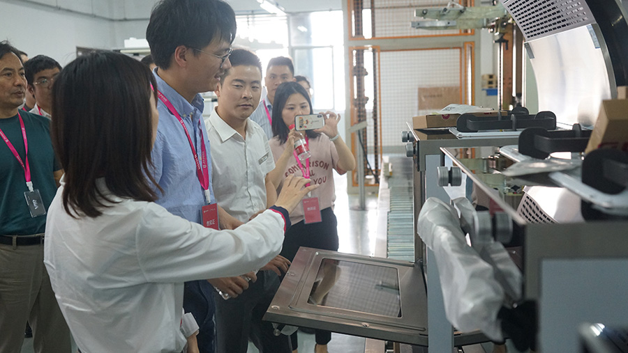 阿里巴巴集團(tuán)廚房大家電負(fù)責(zé)人子謖一行到訪佳歌集團(tuán) &nbsp;參觀智慧工廠