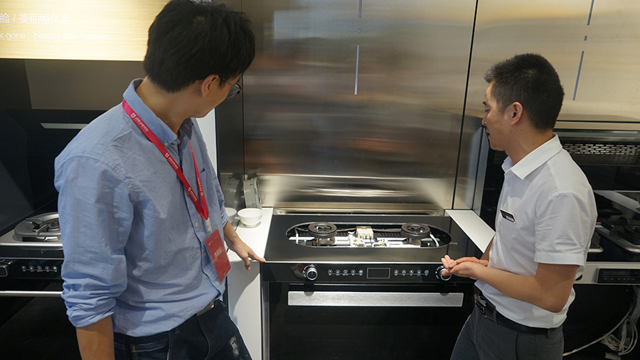 阿里巴巴集團(tuán)廚房大家電負(fù)責(zé)人子謖一行到訪佳歌集團(tuán) &nbsp;參觀智慧工廠