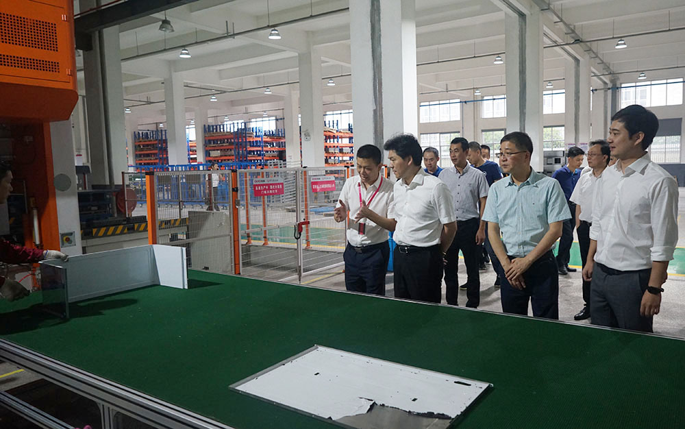 【頭條】嵊州市市長嚴鋼蒞臨佳歌集成灶視察和指導