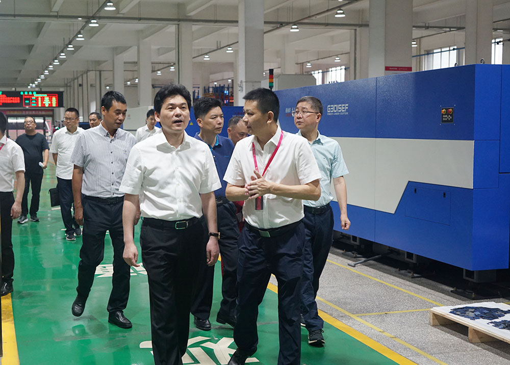 【頭條】嵊州市市長嚴鋼蒞臨佳歌集成灶視察和指導